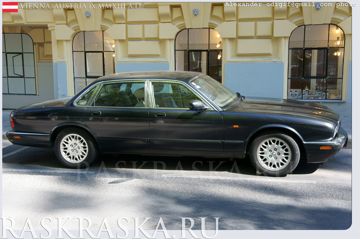 чёрный Jaguar XJ Executive