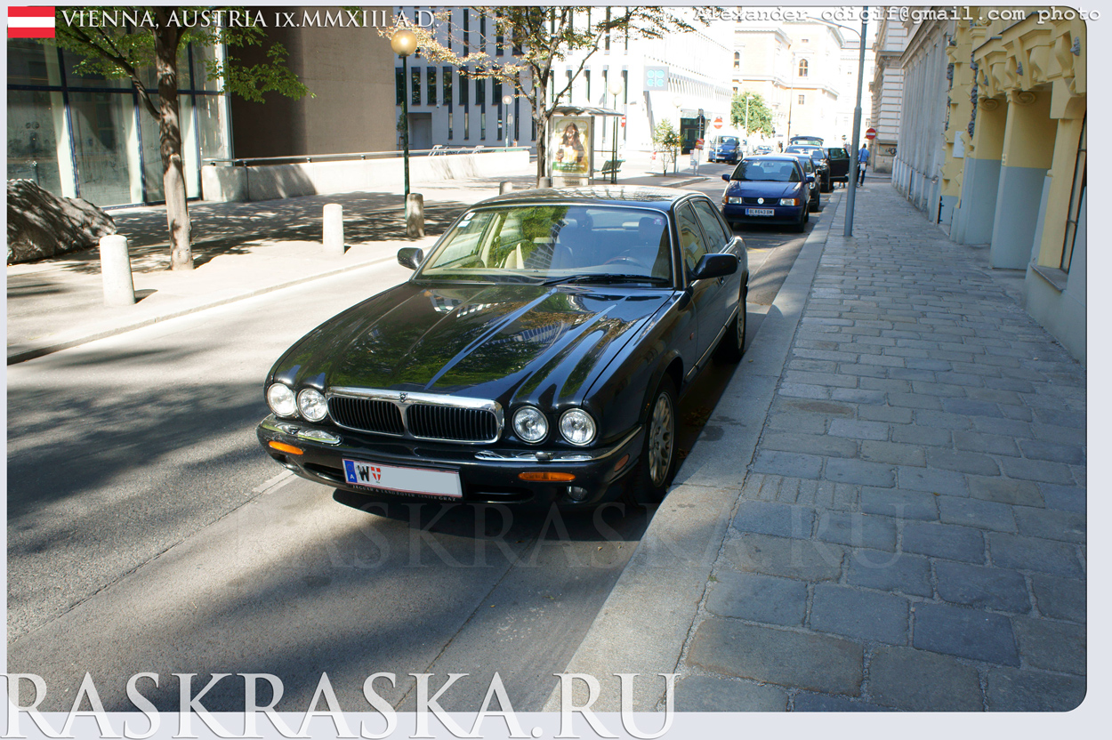 чёрный Jaguar XJ Executive