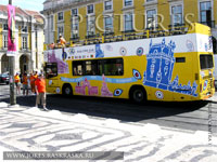 Двухэтажный автобус в Лиссабоне Double-decker bus in Lisbon