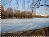 лед на поверхности пруда в Москве