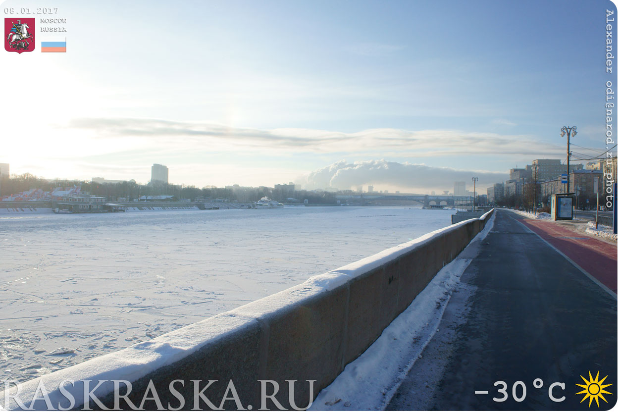 Фрунзенская набережная и замёрзшая Москва-река в январе 2017