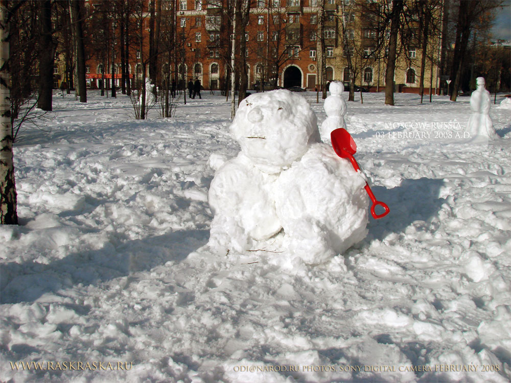 парад снеговиков в зимнем парке